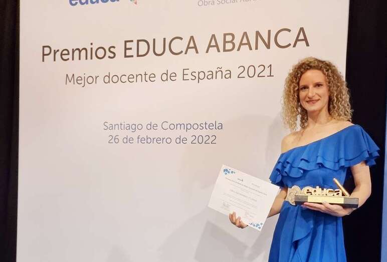 Carolina Marrero Stürmer muestra el premio/TA.